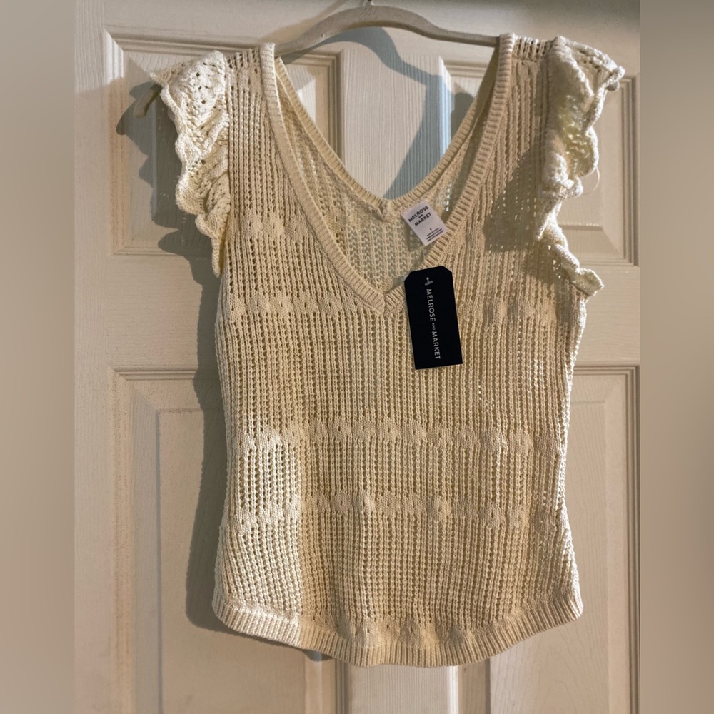 Melrose and Market "Ivory Dove" woven top with fluttery cap sleeves NWT Size M